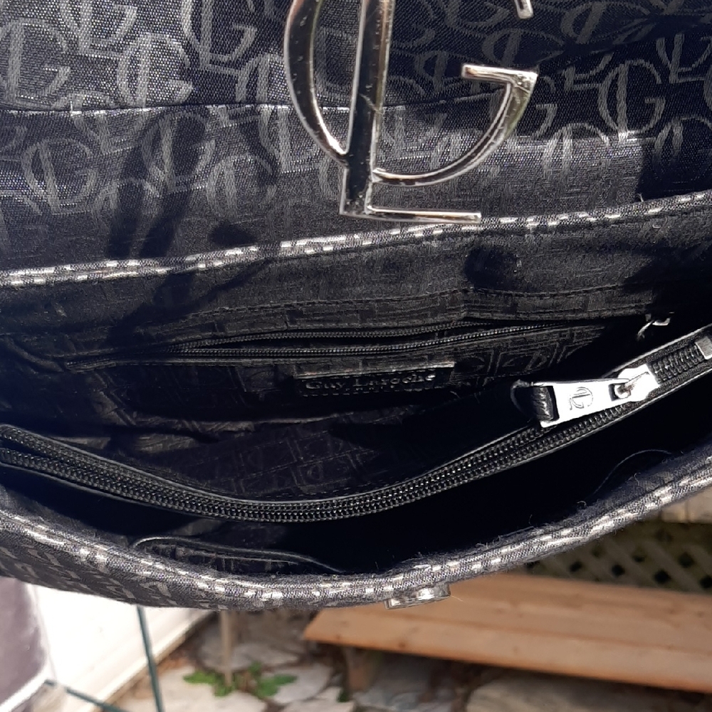PARIS🇫🇷Guy Laroche Black with Silver LOGO and LEATHER Hand Bag SZ MEDIUM - Picture 8 of 15